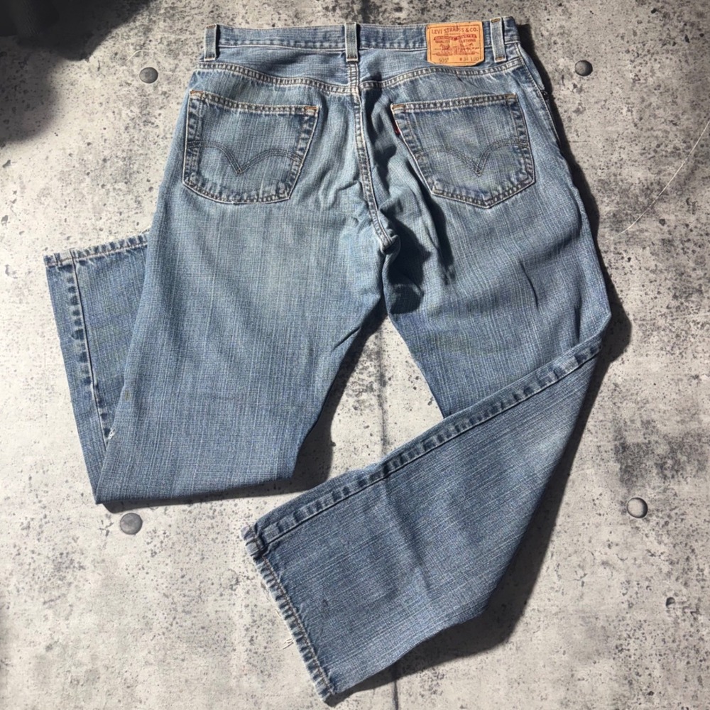 Levis 505 Regular Fit Jeans Mens 34x30 Medium Wash Blue Denim Straight Leg